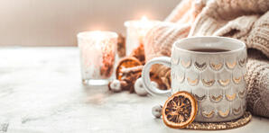 7 vánočních dárků pro milovníky čaje: Co vybrat, aby měli opravdu radost?